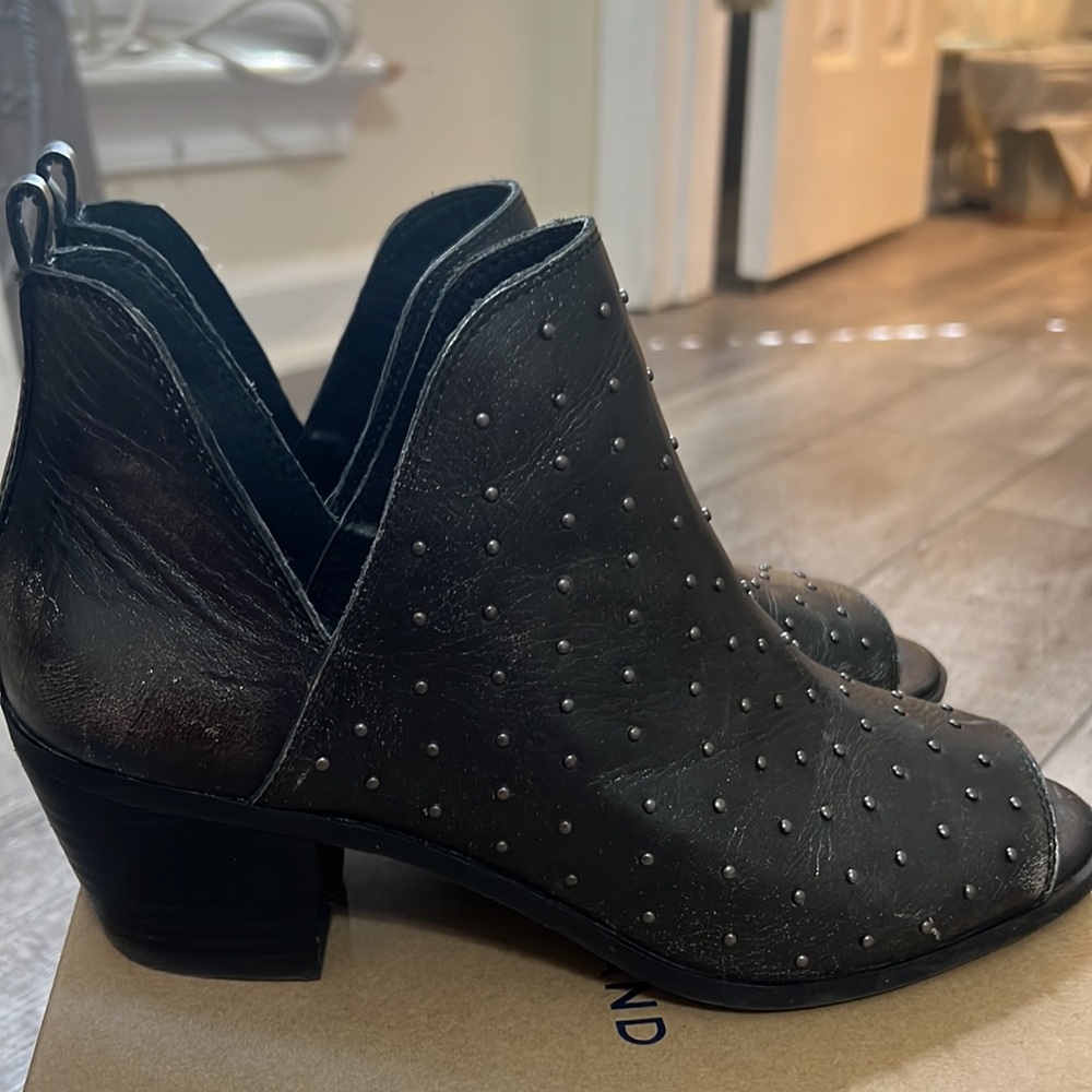 Boots - Picture 3 of 5